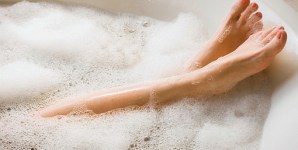 Bagni alla candeggina: efficaci contro l'eczema quanto l'acqua